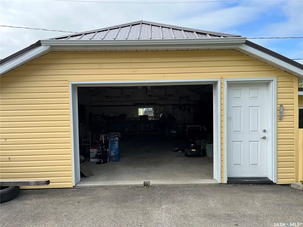 244 1st Avenue E Gravelbourg SK S0H 1X0