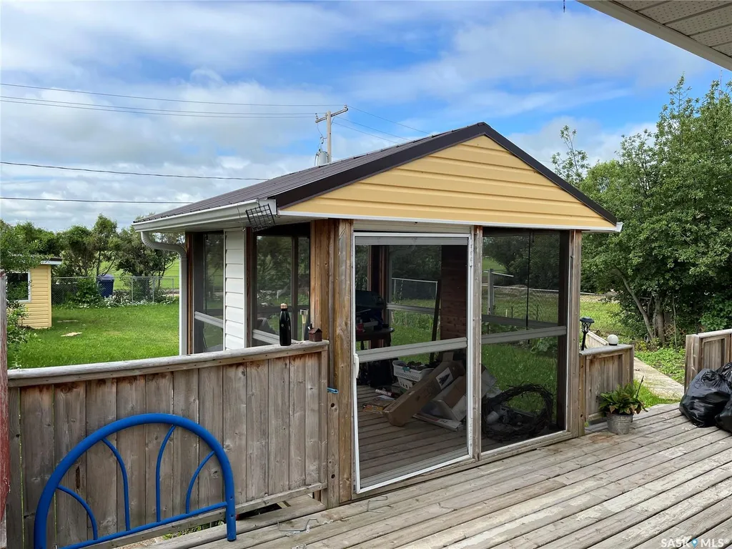 244 1st Avenue E Gravelbourg SK S0H 1X0