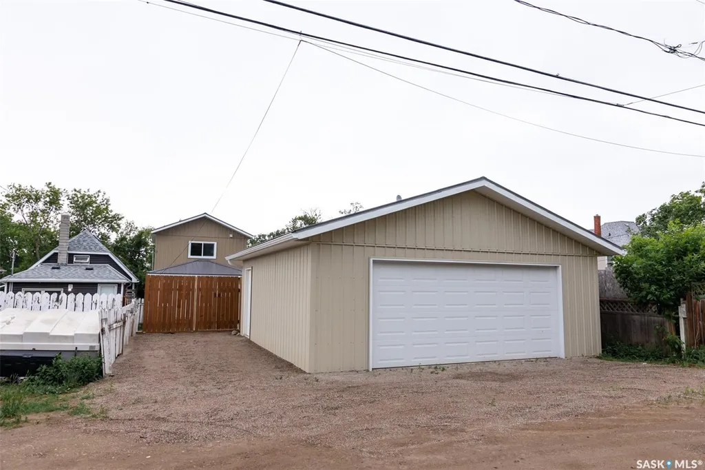 59 Lillooet Street E Moose Jaw SK S6H 4S3