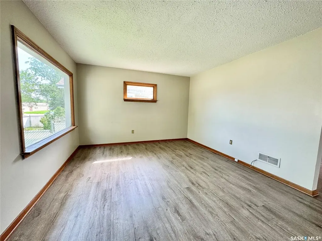 537 9th Street E Prince Albert SK S6V 0Y4