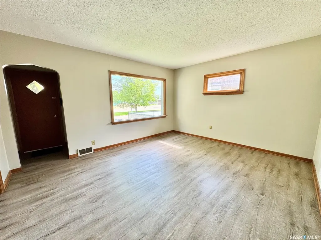 537 9th Street E Prince Albert SK S6V 0Y4