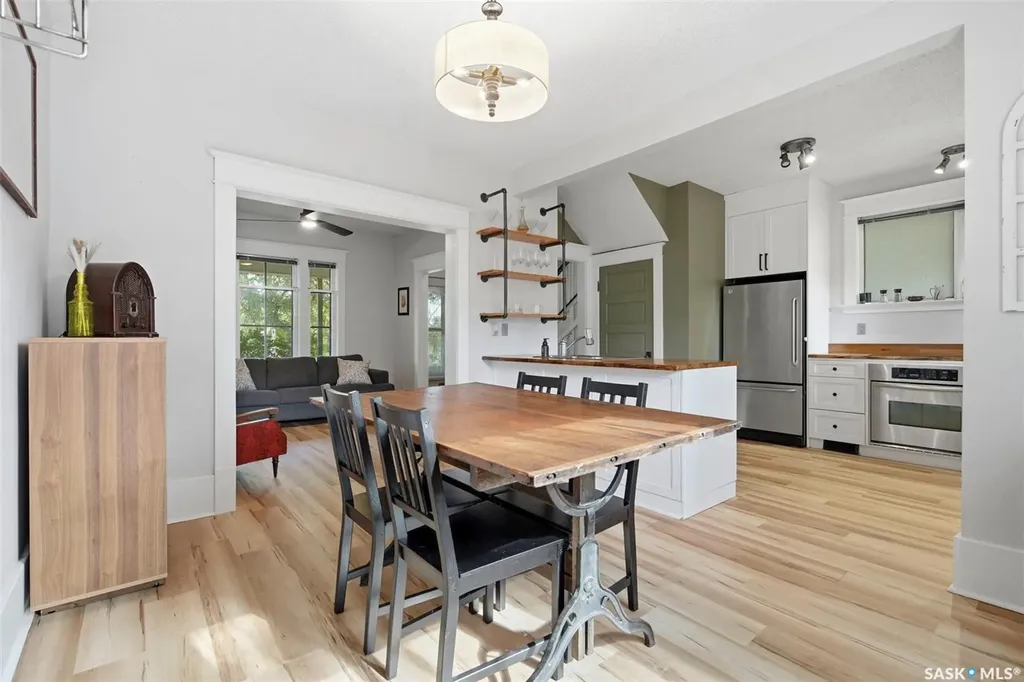 805 H Avenue S Saskatoon SK S7M 1X3