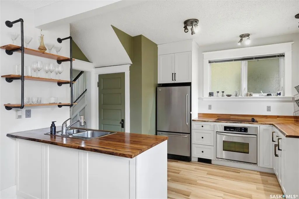 805 H Avenue S Saskatoon SK S7M 1X3