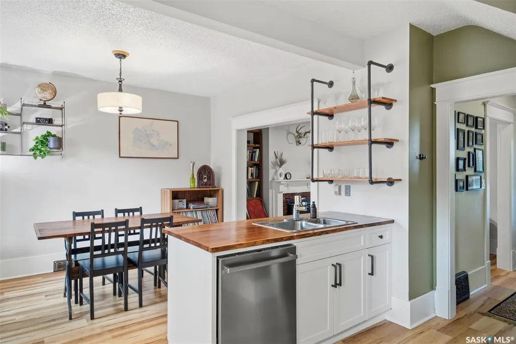 805 H Avenue S Saskatoon SK S7M 1X3