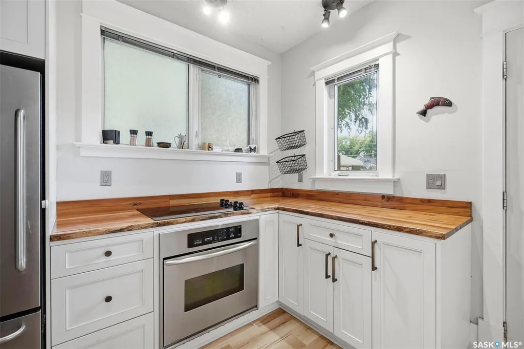 805 H Avenue S Saskatoon SK S7M 1X3