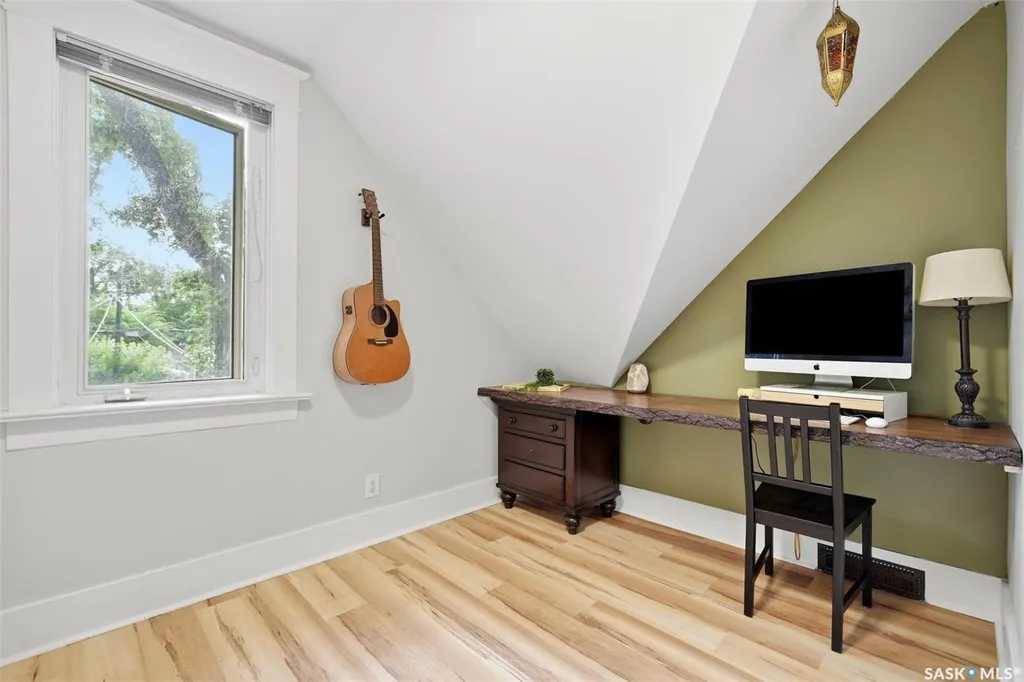 805 H Avenue S Saskatoon SK S7M 1X3
