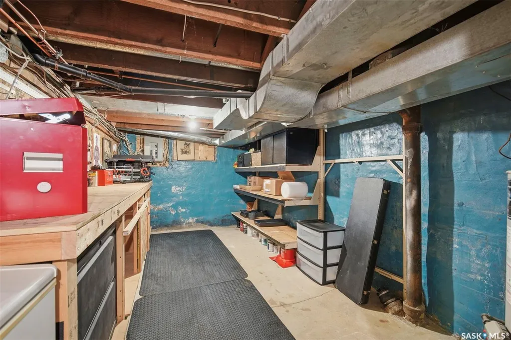 805 H Avenue S Saskatoon SK S7M 1X3
