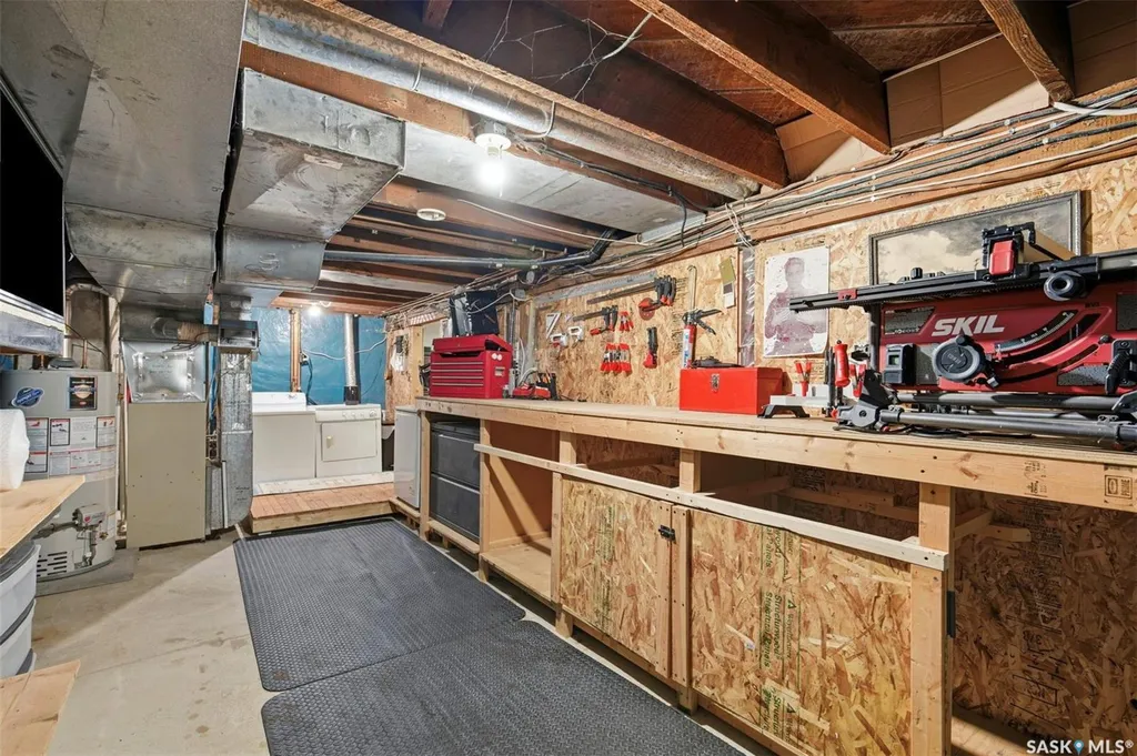 805 H Avenue S Saskatoon SK S7M 1X3