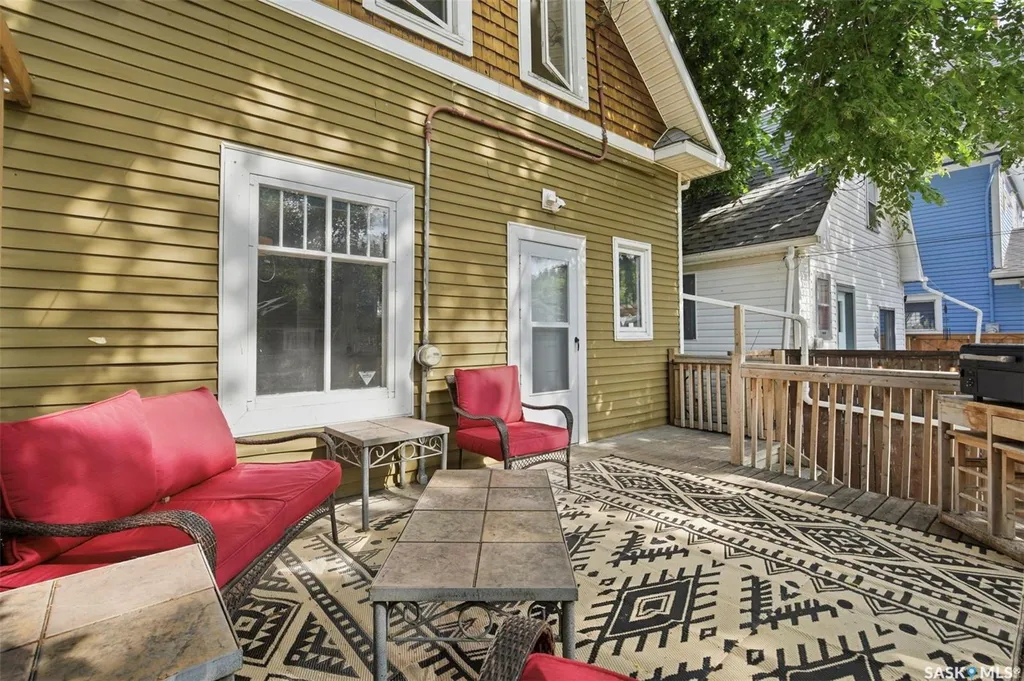805 H Avenue S Saskatoon SK S7M 1X3