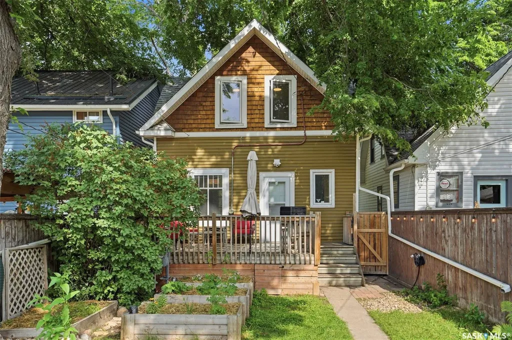 805 H Avenue S Saskatoon SK S7M 1X3