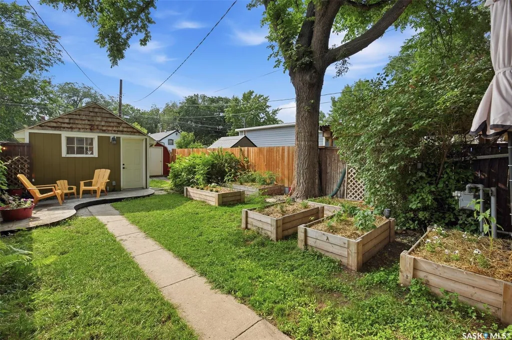 805 H Avenue S Saskatoon SK S7M 1X3