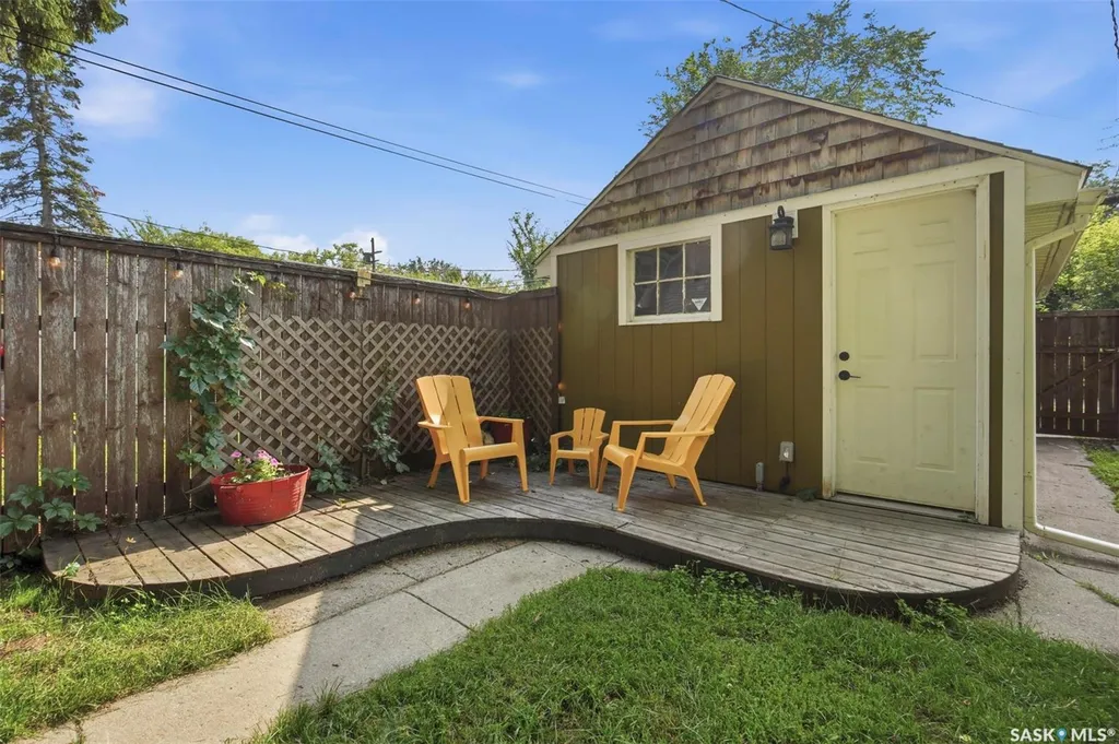 805 H Avenue S Saskatoon SK S7M 1X3