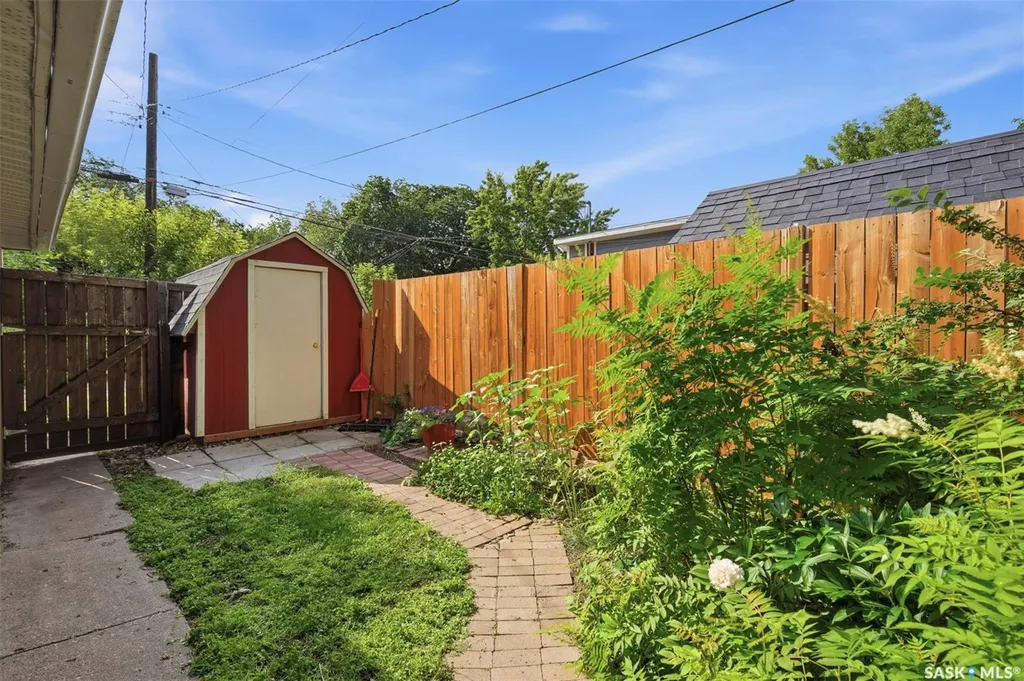 805 H Avenue S Saskatoon SK S7M 1X3