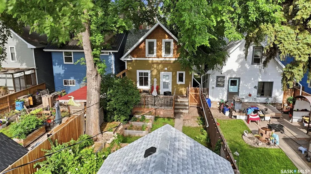 805 H Avenue S Saskatoon SK S7M 1X3