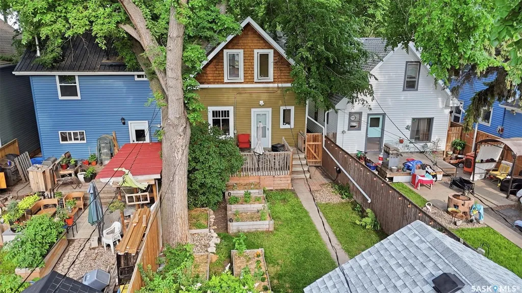 805 H Avenue S Saskatoon SK S7M 1X3