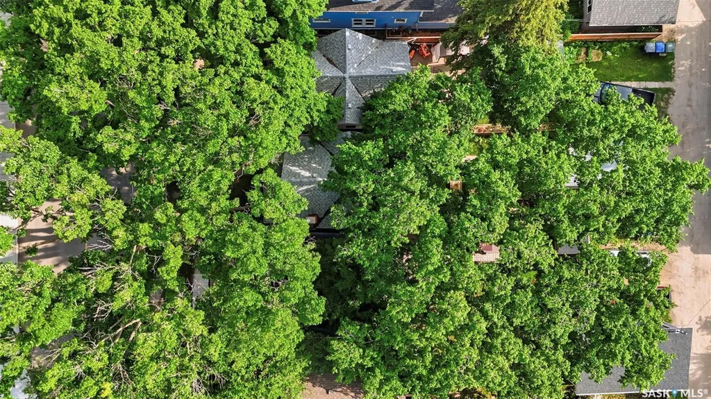 805 H Avenue S Saskatoon SK S7M 1X3