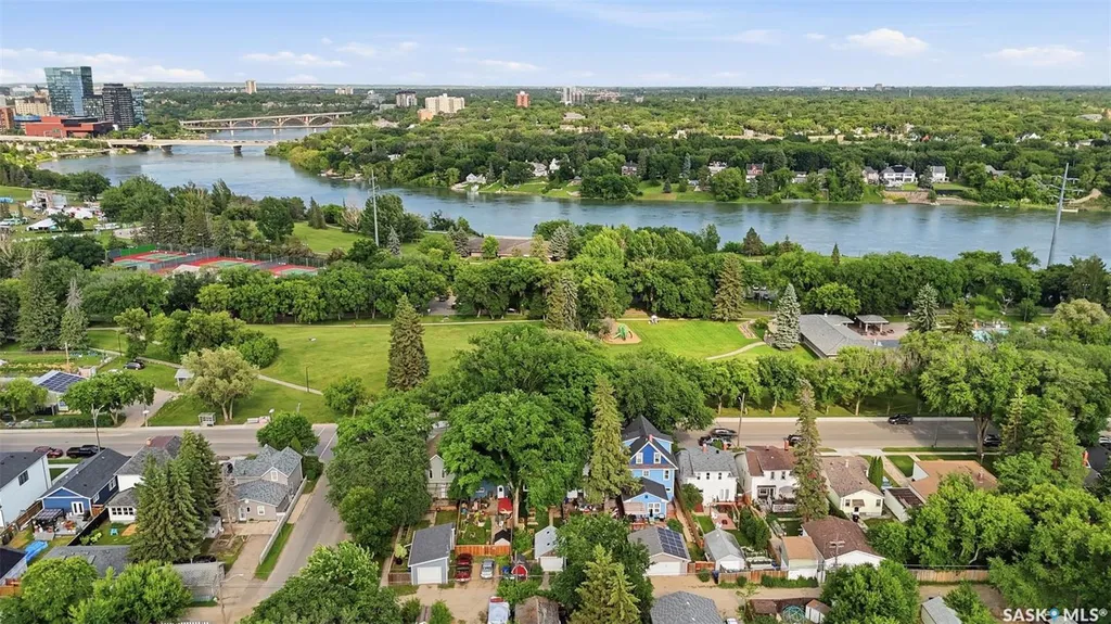 805 H Avenue S Saskatoon SK S7M 1X3