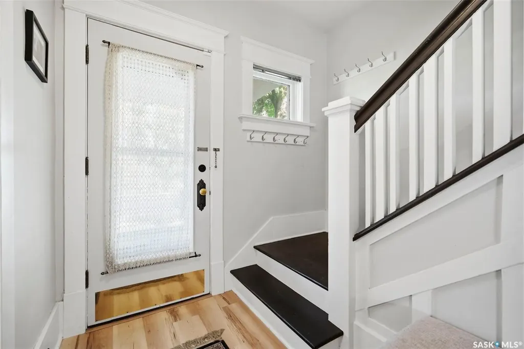 805 H Avenue S Saskatoon SK S7M 1X3
