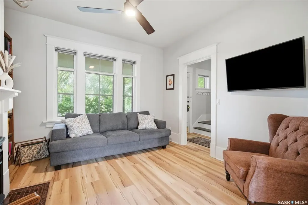 805 H Avenue S Saskatoon SK S7M 1X3