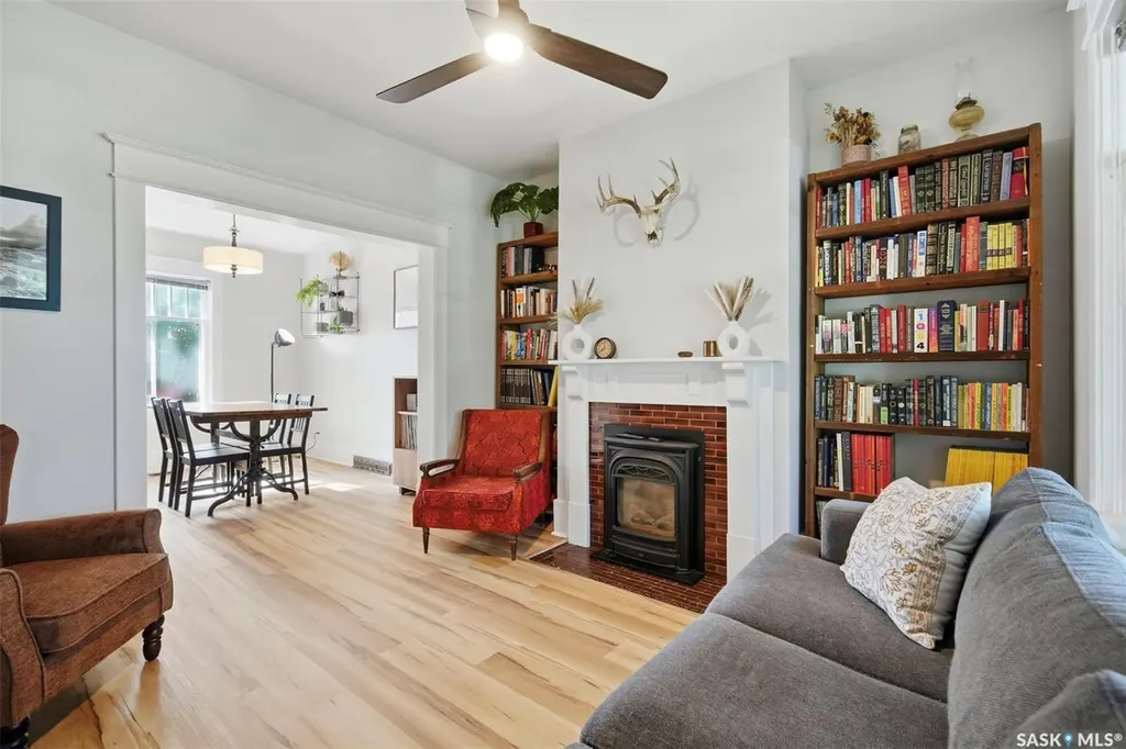 805 H Avenue S Saskatoon SK S7M 1X3