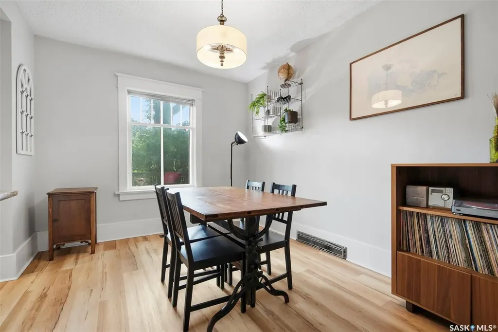 805 H Avenue S Saskatoon SK S7M 1X3