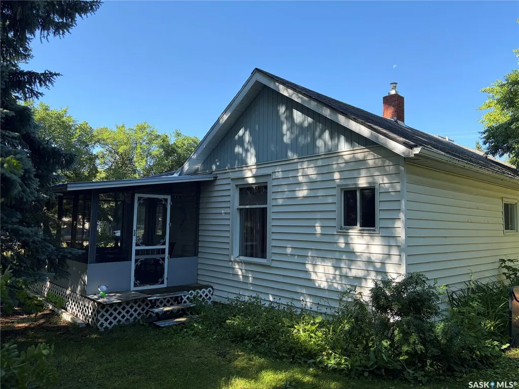 305 1st Street NW Wadena SK S0A 4J0