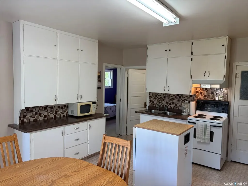 305 1st Street NW Wadena SK S0A 4J0