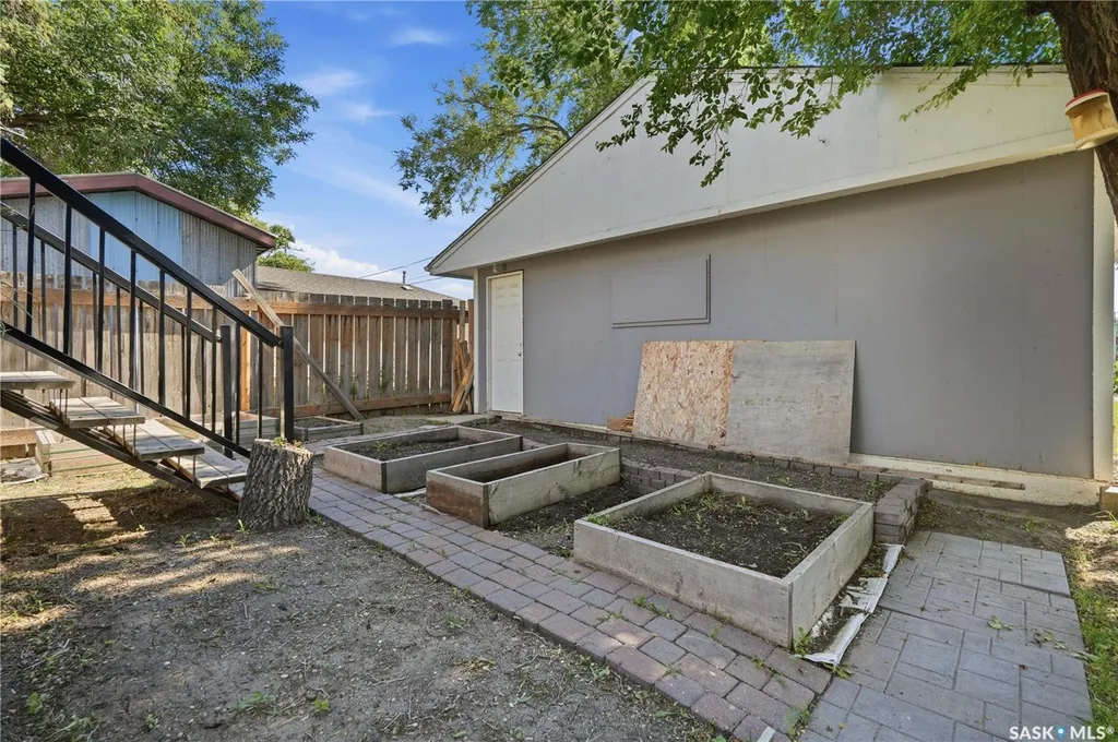 465 Montreal Street Regina SK S4R 1L4