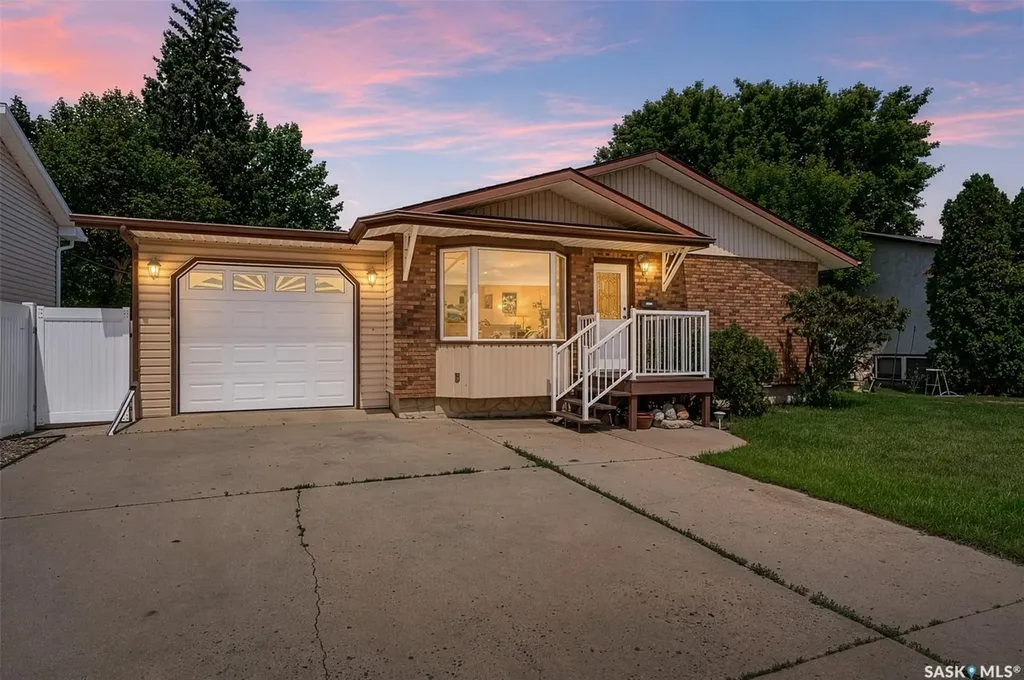 1154 Warner Street W Moose Jaw SK S6H 6L2