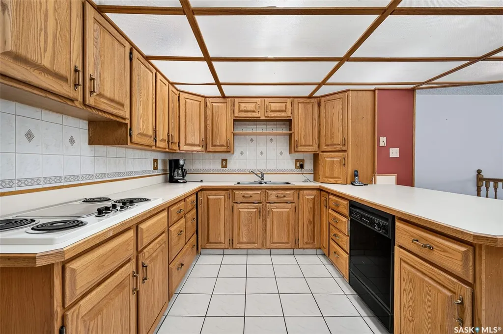 1154 Warner Street W Moose Jaw SK S6H 6L2