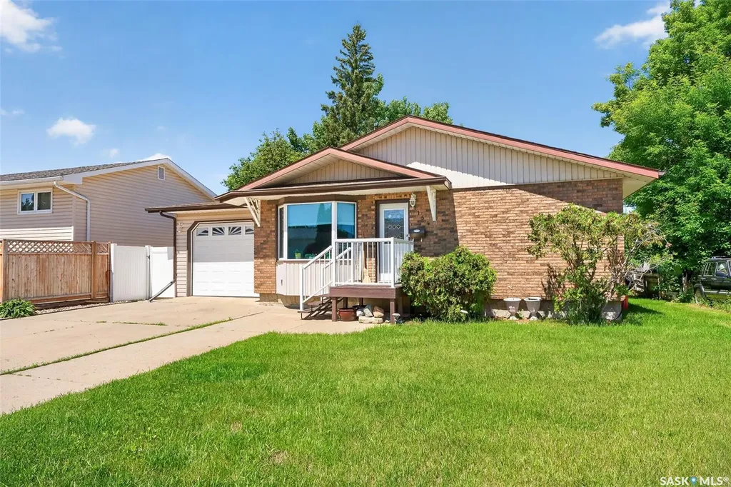 1154 Warner Street W Moose Jaw SK S6H 6L2