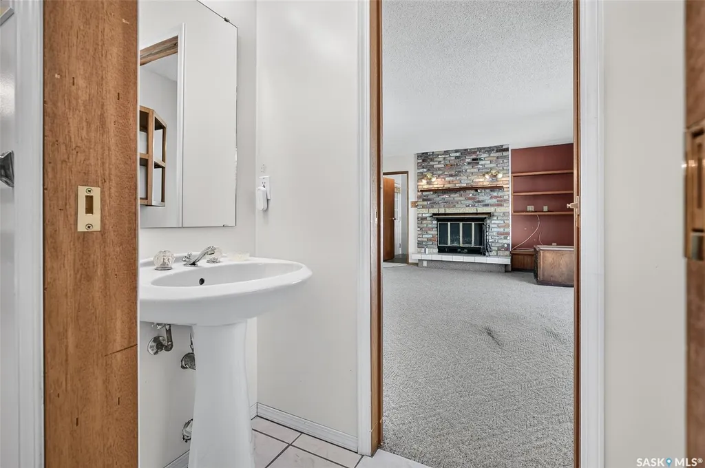 1154 Warner Street W Moose Jaw SK S6H 6L2