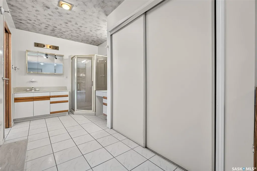 1154 Warner Street W Moose Jaw SK S6H 6L2