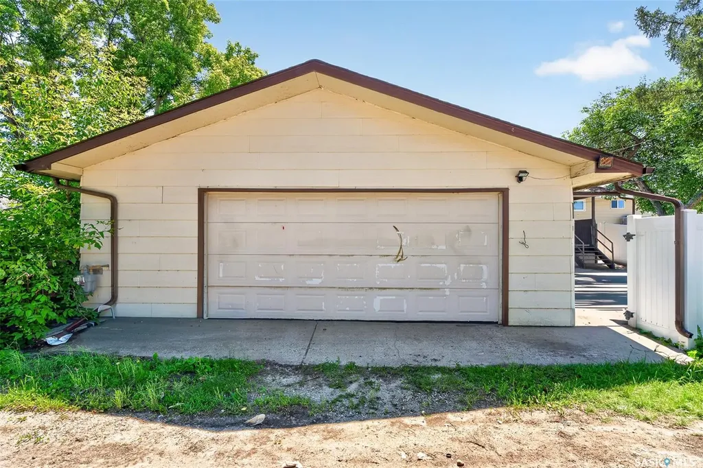 1154 Warner Street W Moose Jaw SK S6H 6L2