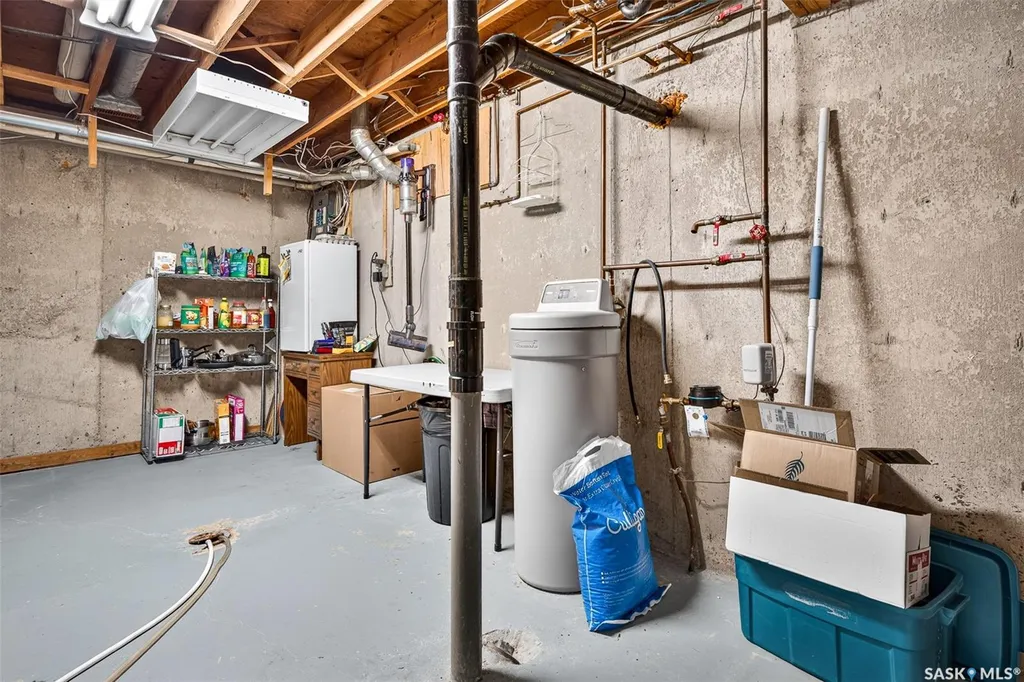 1154 Warner Street W Moose Jaw SK S6H 6L2