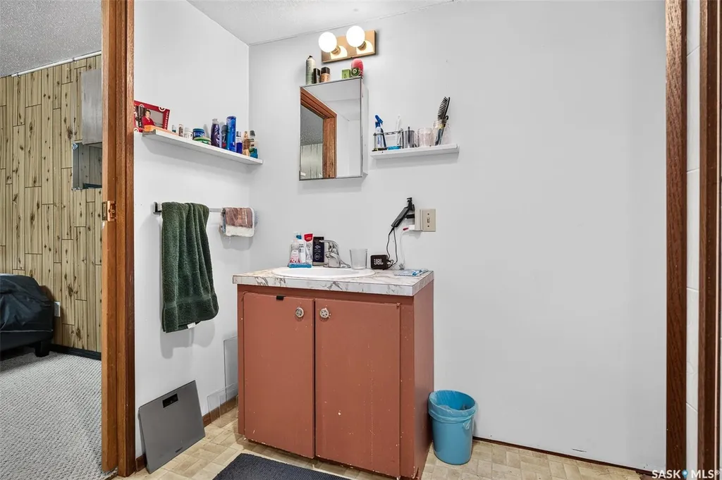 1154 Warner Street W Moose Jaw SK S6H 6L2