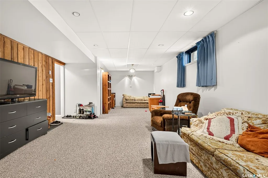 1154 Warner Street W Moose Jaw SK S6H 6L2