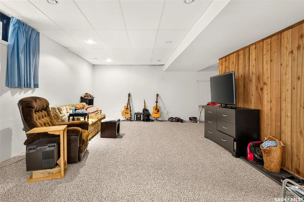 1154 Warner Street W Moose Jaw SK S6H 6L2