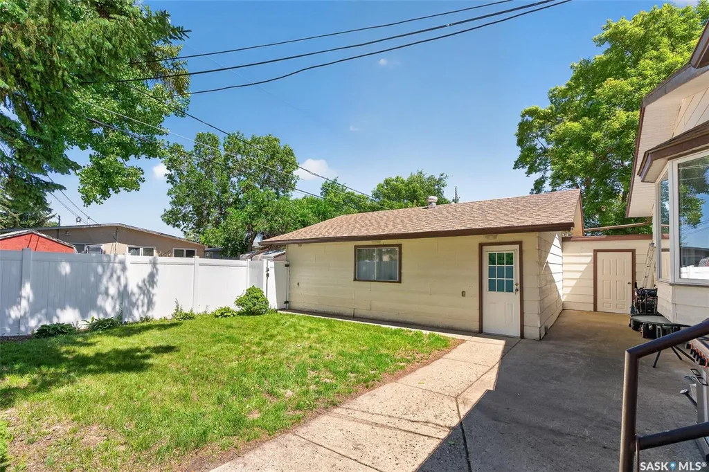 1154 Warner Street W Moose Jaw SK S6H 6L2