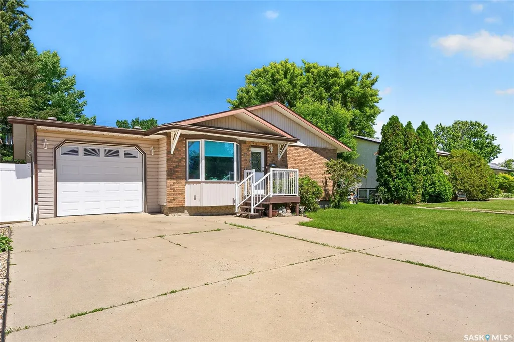 1154 Warner Street W Moose Jaw SK S6H 6L2
