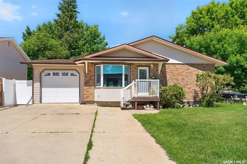 1154 Warner Street W Moose Jaw SK S6H 6L2
