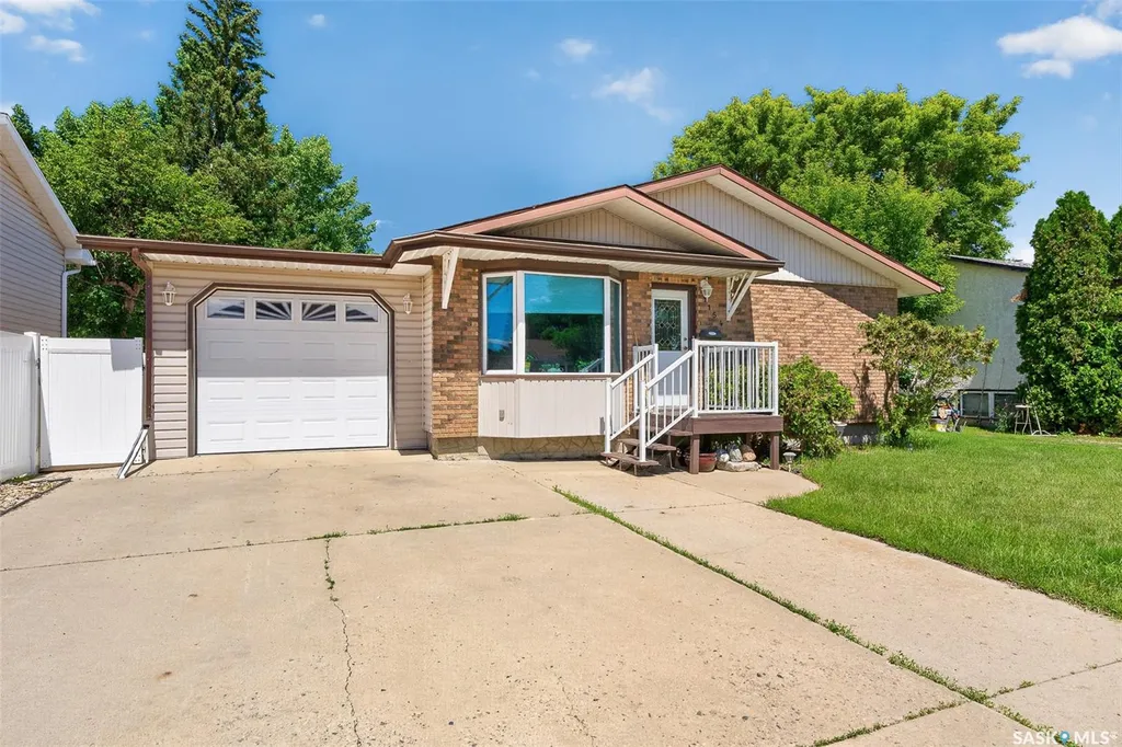 1154 Warner Street W Moose Jaw SK S6H 6L2
