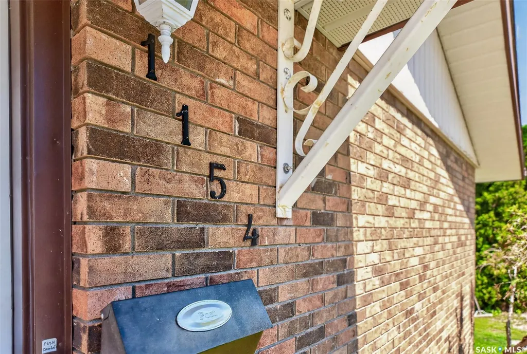 1154 Warner Street W Moose Jaw SK S6H 6L2
