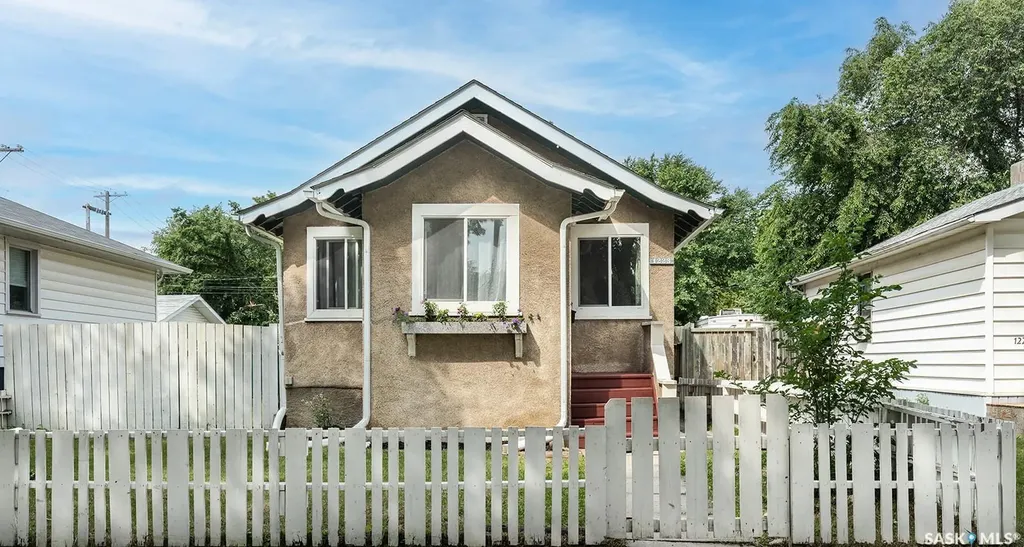 1223 C Avenue N Saskatoon SK S7L 1K6