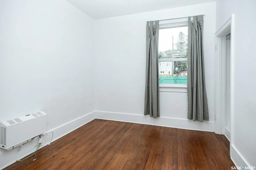 1223 C Avenue N Saskatoon SK S7L 1K6