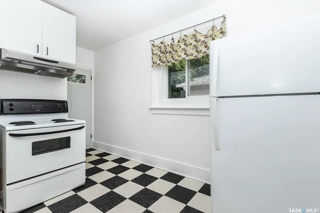 1223 C Avenue N Saskatoon SK S7L 1K6
