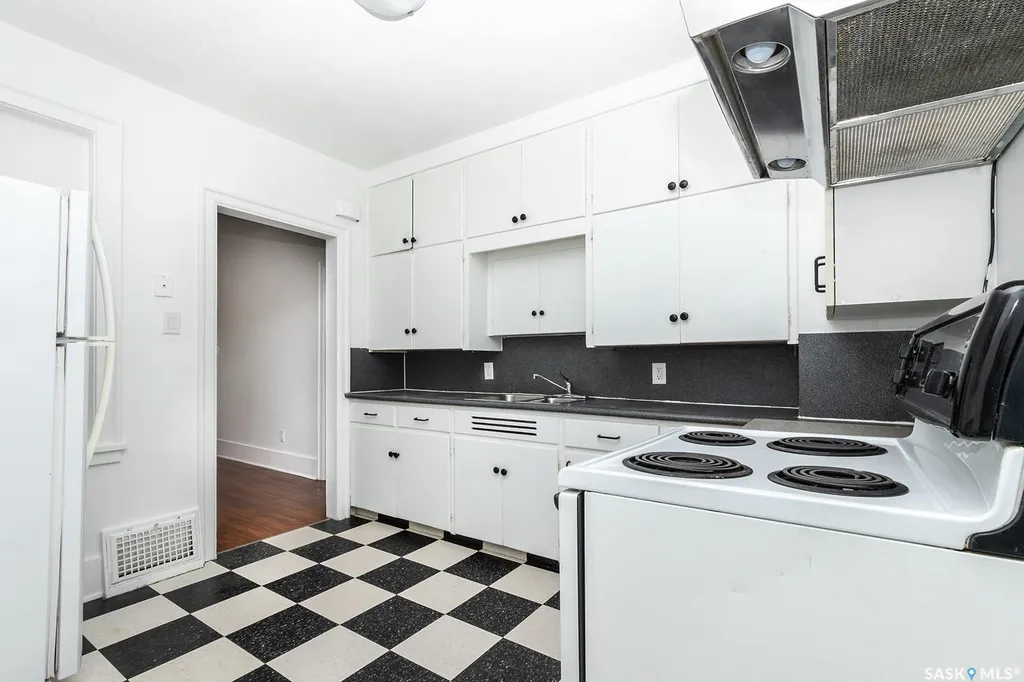 1223 C Avenue N Saskatoon SK S7L 1K6