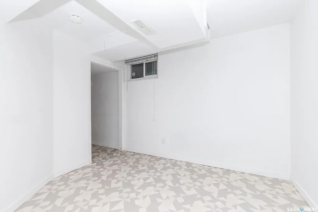 1223 C Avenue N Saskatoon SK S7L 1K6