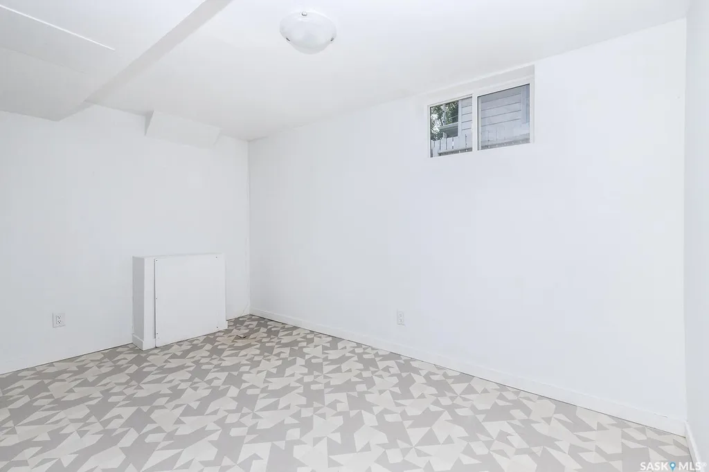1223 C Avenue N Saskatoon SK S7L 1K6