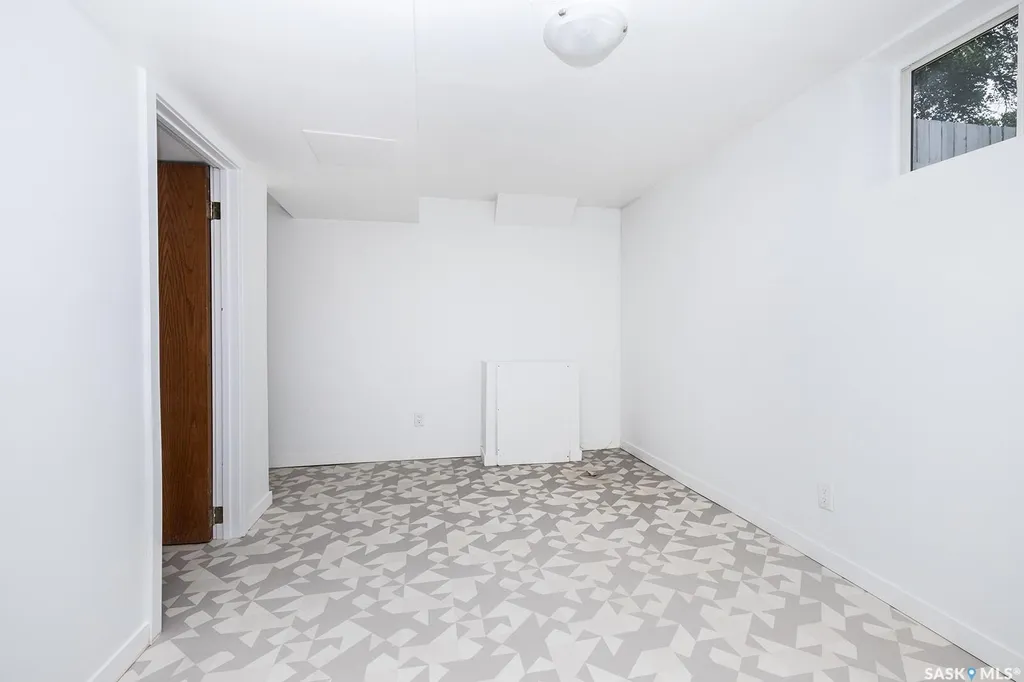1223 C Avenue N Saskatoon SK S7L 1K6